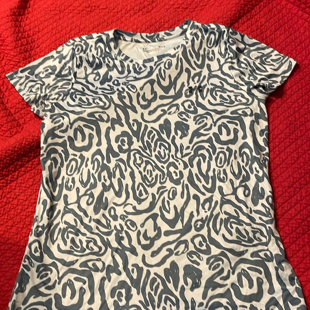 Women’s Under armour short sleeve blue shirt.